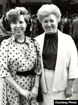 Галина Менжерес з Раїсою Горбачовою, дружиною генерального секретаря КПРС Михайла Горбачова. Київ, 1987 рік