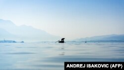 Biće ugreženo i ribarenje (Fotografija:Ribar u Bokokotorskom zalivu