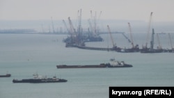 Танкери в Керченській протоці. Окупований Росією Крим