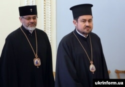 Eкзархи Вселенського патріархату в Україні – архієпископ Памфільський і Західної єпархії УПЦ в США Даниїл (ліворуч) та єпископ Едмонтона і Захiдної єпархії УПЦ в Канаді Іларіон. Київ, 5 жовтня 2018 рок