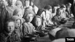 Столовая для голодающих детей в Поволжье, 1923 год