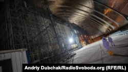 Стіна машзалу ЧАЕС під аркою нового безпечного конфайнменту