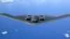 Самолет B-2 Spirit взлетает после дозаправки над Тихим океаном, 2006 год (фото иллюстративное)