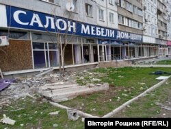 Магазини Маріуполя зруйновані та розграбовані. Квітень 2022 року