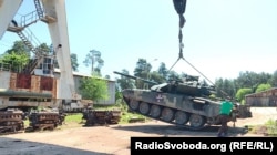 Танк Т-72 АМТ на оборонному заводі України. Червень 2020