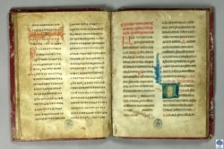 Реймське Євангеліє – церковно-слов'янський пергаментний рукопис XI і XIV століть. Ліворуч текст написаний кирилицею, а праворуч – глаголицею. Кирилична частина була написана близько середини ХІ століття (ймовірно, в київському скрипторії при Софійському соборі)