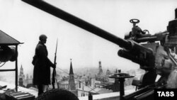 Зенитное орудие на защите Кремля, 1941 год