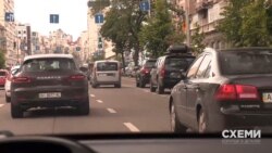 Через кілька хвилин по тому кортеж знову використав смугу громадського транспорту, – щоб не стояти в заторі