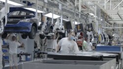 Компанія домовилась із урядом про те, що маски працівники можуть не носити, якщо температура в цеху перевищує +22°