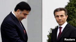 მიხეილ სააკაშვილი და ბიძინა ივანიშვილი. 2012 წლის 9 ოქტომბერი