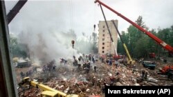 Зруйнований вибухом багатоквартирний будинок у столиці Росії на Каширському шосе. Москва, 13 вересня 1999 року. Від вибуху загинуло 124 людини. Цей вибух називають одним із чотирьох терактів – підриву житлових будинків у містах Росії у вересні 1999 року
