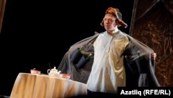 "Җилкәнсезләр"дән күренеш