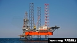 Плавуча бурова установка «Петро Годованець», після анексії Криму перейменована у «Крим-2»