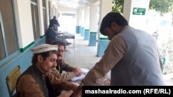 کورمه کې د رایو اچولو یو مرکز، تصویر له ارشیفه