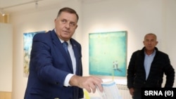 Milorad Dodik, lider SNSD-a, glasa na lokalnim izborima, Laktaši, BiH, 6. oktobra 2024.