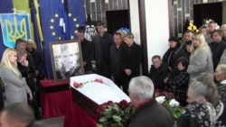 У Херсоні попрощалися з активісткою Катериною Гандзюк (відео) У Херсоні попрощалися з активісткою Катериною Гандзюк (відео)