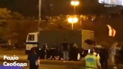Відео масових сутичок протестувальників з ОМОНом в Мінську Відео масових сутичок протестувальників з ОМОНом в Мінську