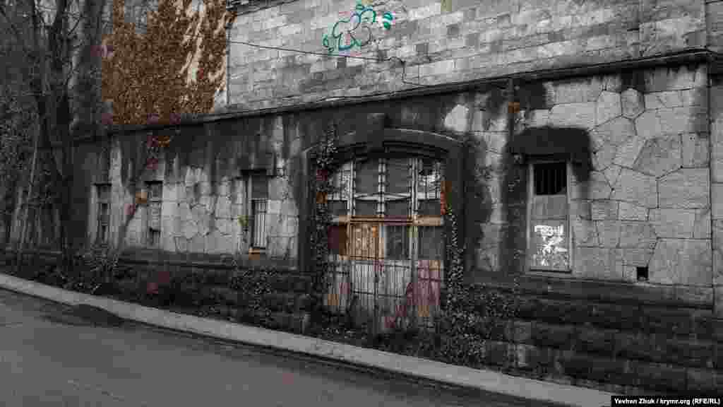 У повоєнний час «Будинок Овчинникова» входив до складу центрального військового санаторію «Ялтинський» і позначався як «Корпус №4».   «Будинок Овчинникова» іноді помилково називають «Будинком Мельцера». Справа в тому, що обидві будівлі розташовані на одній території. Також зустрічаються згадки, що Овчинников пізніше продав свій будинок старшому синові ялтинського фабриканта Ф.І. Мельцера – Мельцеру Федору Федоровичу. Але, хай там що, Мельцер мав поруч свій будинок, зводити який почав у 1914 році цивліьний інженер Йосип Мойсейович Кефелі