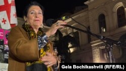 22 დეკემბერს, პრეზიდენტმა ზურაბიშვილმა რუსთაველის გამზირზე შეკრებილ ათობით ათას ადამიანს სიტყვით მიმართა.