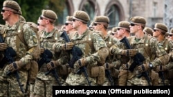 Українські військові під час параду з нагоди Дня Незалежності України. Київ, 24 серпня 2017 року