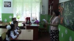 Дар мактабҳои Тоҷикистон... ҷойи нишаст намерасад Дар мактабҳои Тоҷикистон... ҷойи нишаст намерасад