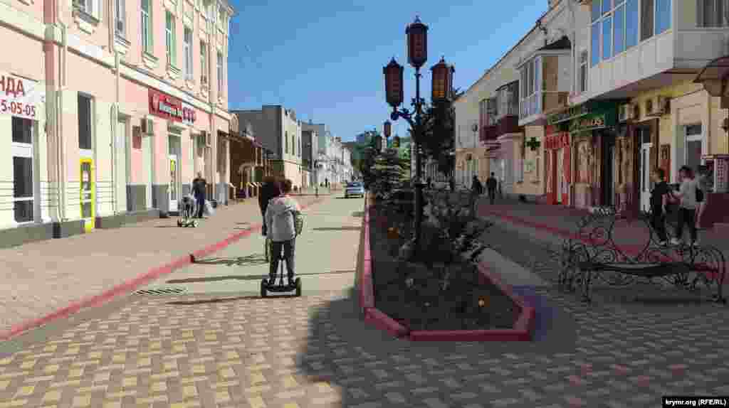 Вулиця Земська – популярне місце для любителів кататись на гіроскутерах