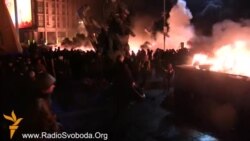 Горящие палатки и баррикады на Майдане Горящие палатки и баррикады на Майдане