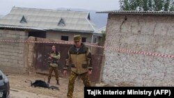 Маҳалли ҳодиса. Акс рӯзи 6-уми ноябр дар сомонаи расмии Вазорати корҳои дохилии Тоҷикистон нашр шуд. Дертар онро пок карданд.