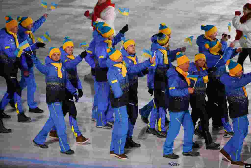 Збірна України на церемонії відкритті XІІ зимових Паралімпійських ігор. Під синьо-жовтим прапором змагались 30 атлетів, серед яких 10 спортсменів-лідерів. Вони допомагають змагатися паралімпійцям з вадами зору. Прапороносець збірної України – Віталій Лук’яненко