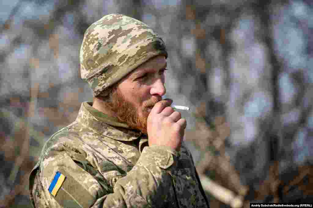 Більшість військових, із якими ми раніше говорили на лінії фронту, «не в захваті» від розведення. Але це – армія. Наказ є наказ.