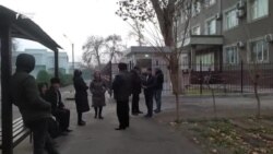"Дар пеши хонаи мо хона насозанд." Баҳс дар Хуҷанд "Дар пеши хонаи мо хона насозанд." Баҳс дар Хуҷанд