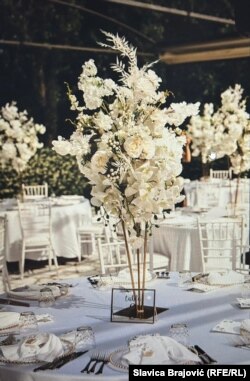 Porast razvoda i pad broja brakova ukazuju na dublje društvene promjene u kojima se brak ne doživljava kao nužnost, već svjestan izbor, kaže sociolog Andrija Đukanović za RSE.