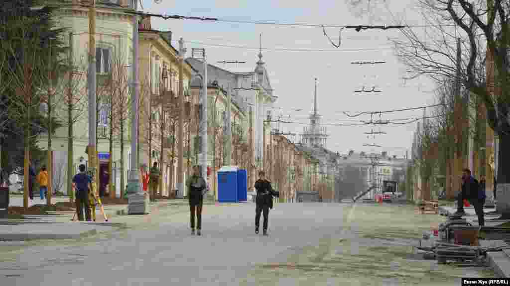 На Большой Морськой – одній з центральних вулиць міста – триває ремонт