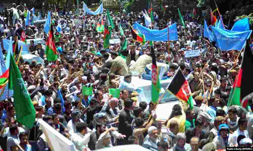 Тазоҳуроти ҷонибдорони доктор Абдуллоҳ дар Афғонистон рӯзи 27-уми июн.