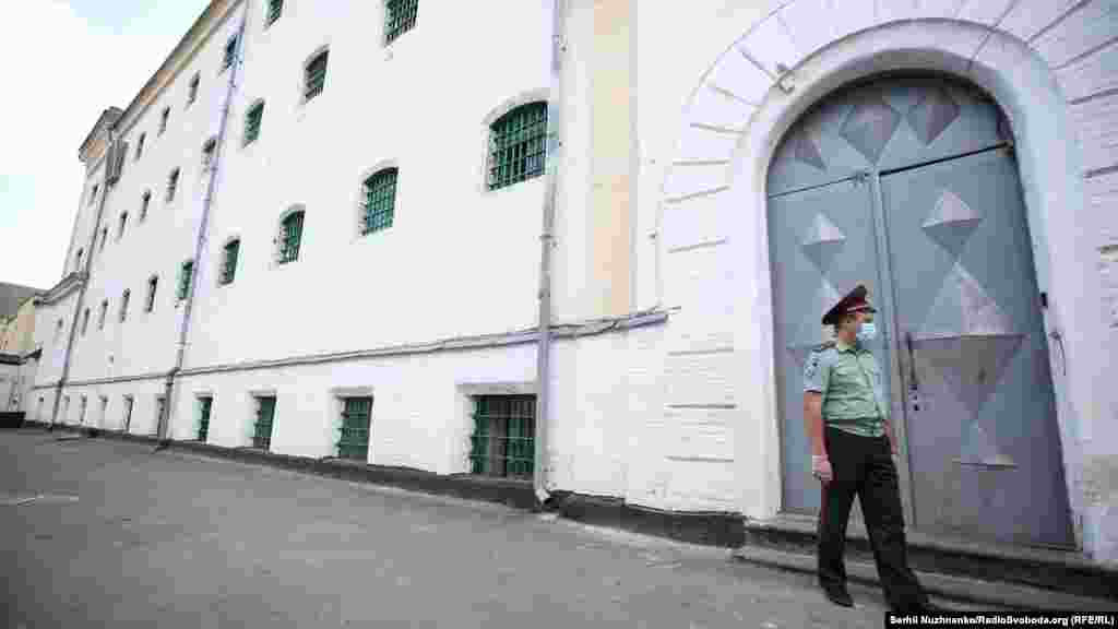 В Україні платні камери є в Чернігові, Львові, Старобільску, Полтаві, Житомирі, Харкові, Запоріжжі та Києві