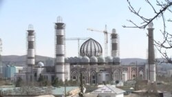 Сарозер шудани 8 бинокор аз гунбази Масҷиди бузурги Душанбе Сарозер шудани 8 бинокор аз гунбази Масҷиди бузурги Душанбе