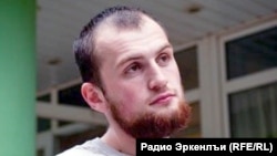 Гъабардагун Балкариялъул журналист ва инсанасул ихтиярал цIунулев Тимур Куашевасул жаназа батун буго 1 июлалда Нальчикалъул рагIаллъиялда. Гьесул гIага-божаразул щаклъи буго гьев жиндирго жигараб профессионалияб хIаракатчилъиялъе гIоло чIван ватизе бегьиялъул.