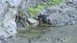 Дарс миёни обу лой дар мактаби Дарқад Дарс миёни обу лой дар мактаби Дарқад