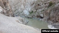 Як қисмати шоҳроҳи Душанбе-Чаноқ фурӯ рафт