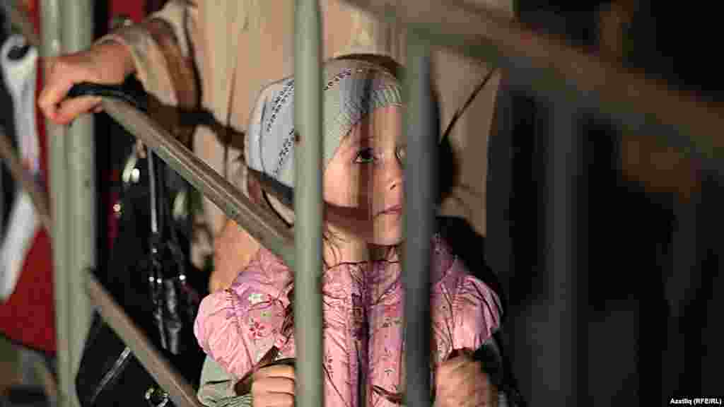 Камал театры каршында яңа сезон ачу тантанасы 