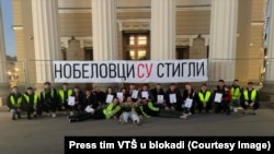 Prisećajući se meseci blokada, Nenad Gojković priča da je "jedan od najvećih poduhvata" subotičkih studenata bio kada su peške otišli na protest u Beograd. Subotica, 18. mart, povratak studenata sa demonstracija.