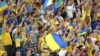 Донецьк: уболівальники на «Донбас Арені» перед матчем групи D Євро-2012 проти Англії. Україна, 19 червня 2012 року