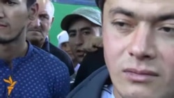 Наздикони Умар мегӯянд, ки ӯро барои ришаш латту кӯб кардаанд Наздикони Умар мегӯянд, ки ӯро барои ришаш латту кӯб кардаанд