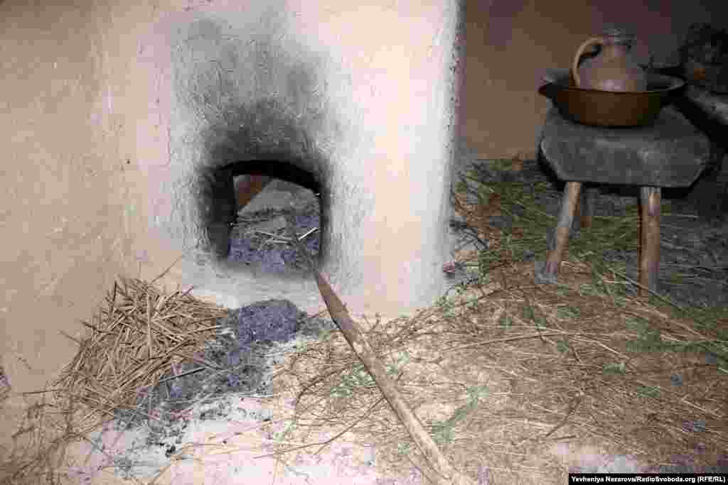 Глиняна груба для опалення приміщення