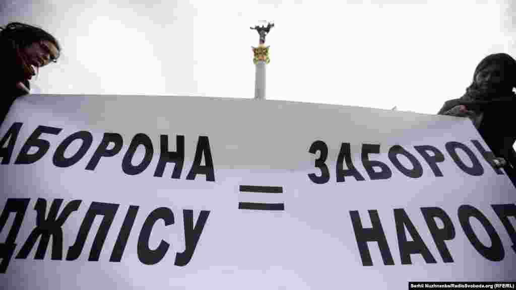 26 квітня 2016 року влада анексованого Криму заборонила Меджліс кримськотатарського народу. Організацію визнали екстремістською і заборонили її діяльність у Росії  