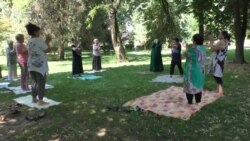 Пирӣ танҳо дар кунҷи хона нишастану насиҳат кардан нест Пирӣ танҳо дар кунҷи хона нишастану насиҳат кардан нест
