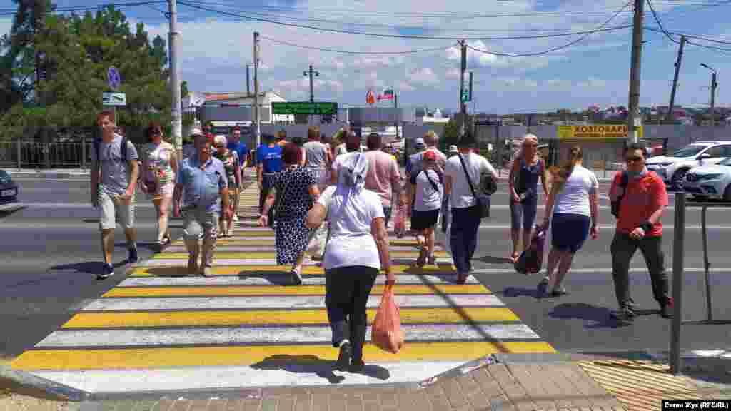 Пішохідний перехід від ринку «Південний» до речового ринку