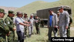 Иёлоти Муттаҳида ҳамчунин дар тамрини нерӯҳои Тоҷикистон барои мубориза бо терроризм ва барчидани минаҳо кӯмак мекунад.