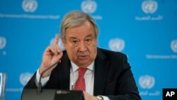 Raportul ONU spune că forțele armate ruse și grupurile afiliate au rănit 518 copii și au efectuat 480 de atacuri asupra școlilor și spitalelor. Mai mult, arată documentul, forțele armate ruse au folosit și 91 de copii ca scuturi umane.