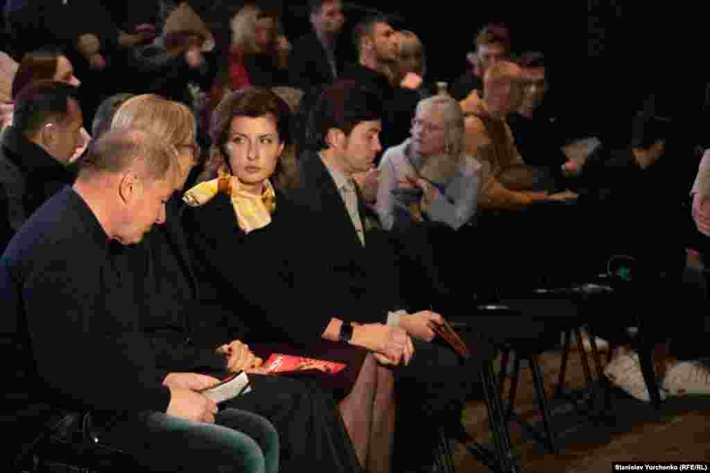 Заступник голови Меджлісу кримськотатарського народу Ільмі Умеров, уповноважений Верховної Ради України з прав людини Людмила Денісова, перша леді України Марина Порошенко, міністр культури України Євген Нищук